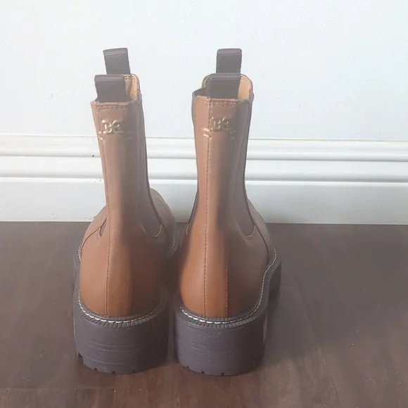 NWOB Sam Edelman® Laguna Weatherproof Boot Size 8M - Picture 4 of 8